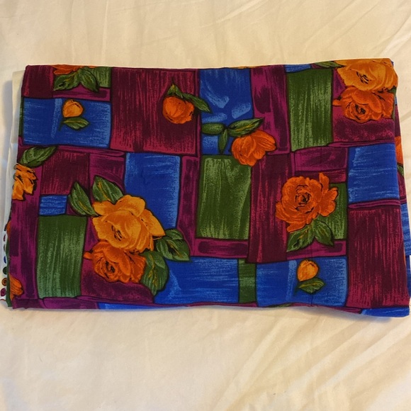 3 Yards of Vintage 58” Wide Floral Rayon Fabric for Sewing - Picture 4 of 4